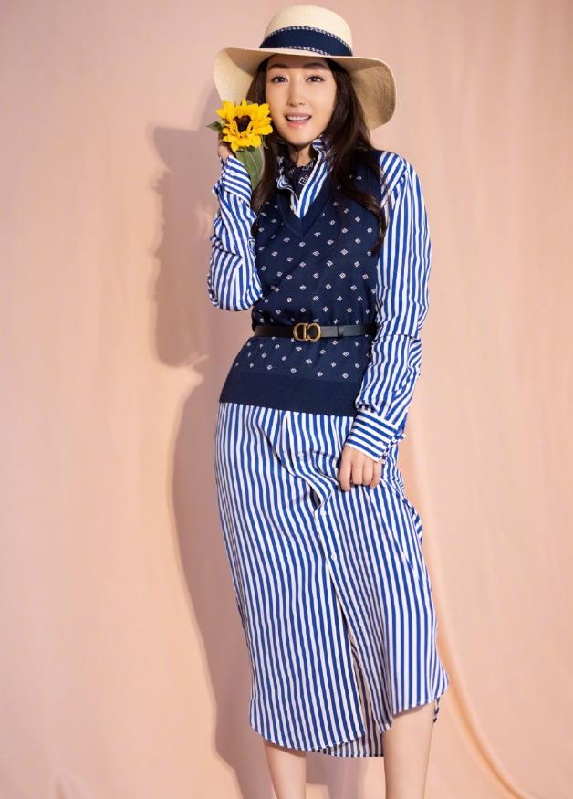 杨钰莹|杨钰莹哪算是50岁老阿姨?当她穿起少女装后,连18岁都不到