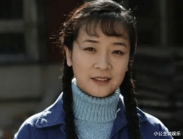 陈小艺|52岁陈小艺晚节难保？多次被曝约会小鲜肉，和丈夫分居11年不离婚