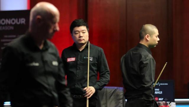 梁文博|丁俊晖的学生庞俊旭，再爆冷门晋级32强，梁文博3：2领先被逆转