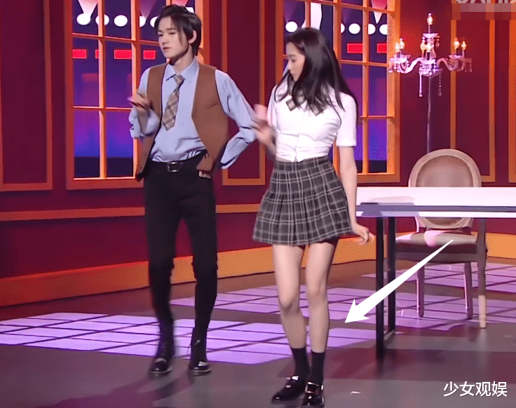 新陈代谢|杨幂关晓彤录《王牌6》，二人同框亮相，气质差距全在腿型上了