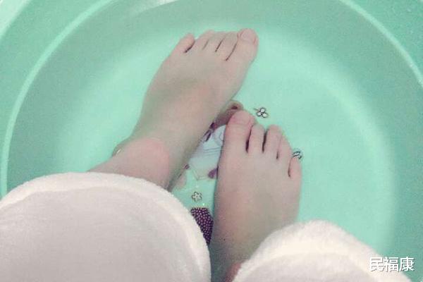 养生|老没老，看看脚就知道！分享几个脚部养生方法，养好双脚寿命长
