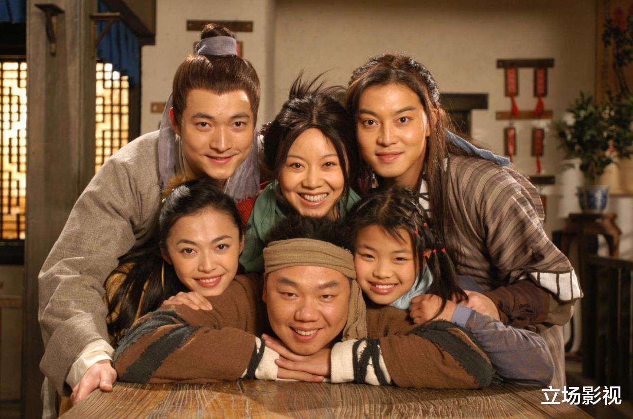 入住请登记|看了6集《入住请登记》，我难掩激动，终于有部像样的情景喜剧了