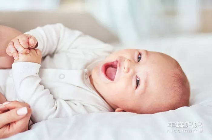 婴幼儿常识|国药育儿知识：如何判断母乳宝宝到底有没有吃饱呢？今天教大家 4 个简单的判断方法！