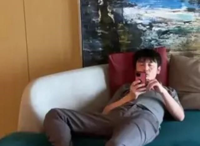 清浅微笑的我|什么情况？雷佳音在贾乃亮家躺了4天？