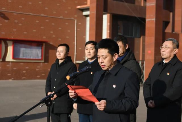 |“吕梁市第二中学·吕梁市第五中学”挂牌仪式举行