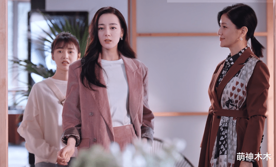 杨洋|《你是我的荣耀》首播！热巴演大明星无惧怼脸拍，杨洋成镶边男主