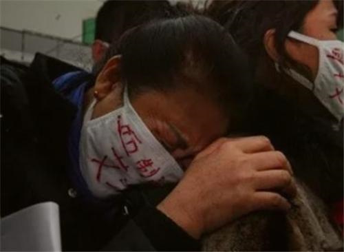 河南杀人案始末:男子患艾滋病被邻居嘲讽,他连捅8人后跳井自杀