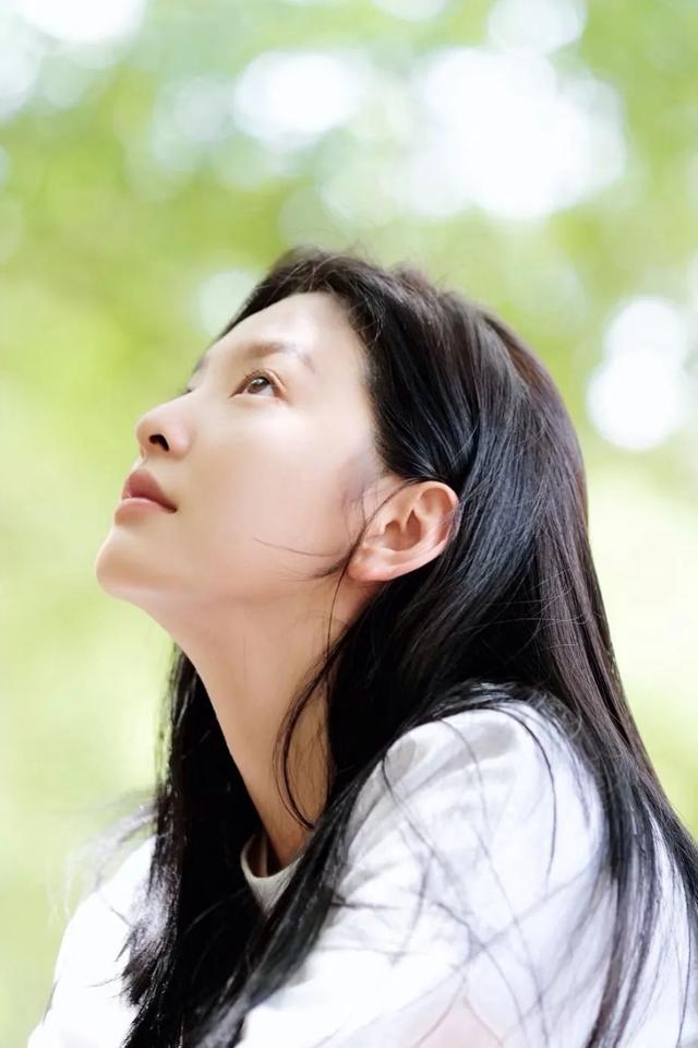 穿衣搭配|这届淡颜系小花,是美商都拉满了吗?