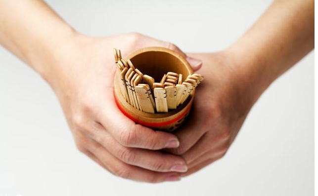 玄何居士|今明年不易投资，安分上班才能生活幸福的人