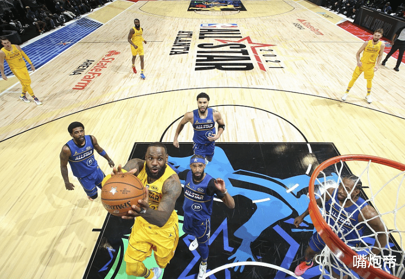 字母哥|字母哥16中16猛抢MVP！詹皇场下吃零食，库里在笑，就他在玩命打