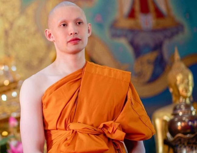 聚会|知名主持人Matoom剃度出家!没穿上衣露出发达肌肉,眉毛剃光颜值超高