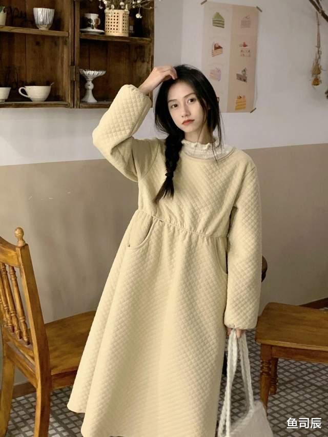 鱼司辰 秋冬必备单品,一定少不了毛衣的搭配,小个子女生也可以轻松驾驭