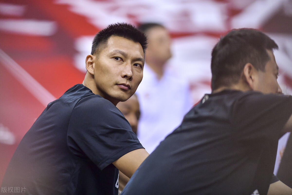 中超|阿聯(lián)新動(dòng)態(tài)！將攜手火辣女星出席CBA全明星，現(xiàn)身深圳軍民籃球賽