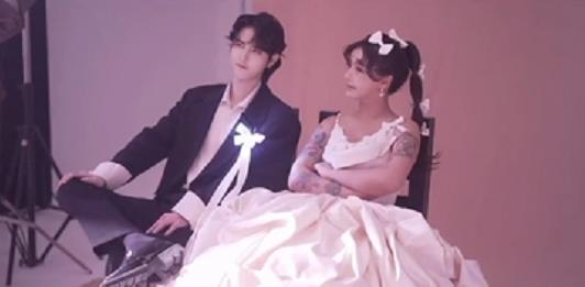 韩安冉|韩安冉跟老公拍婚纱照，近距离镜头下鼻子太吓人，整容痕迹好明显