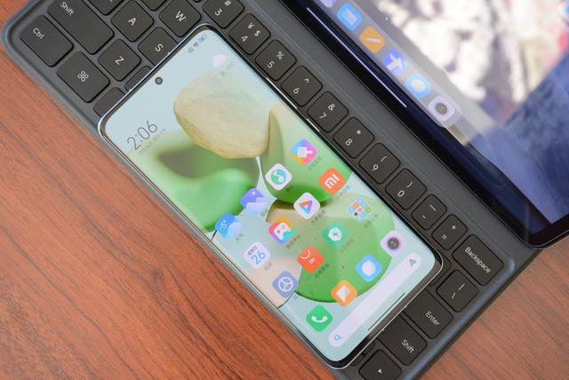 高通骁龙|只有8mm厚,小米12 Pro真的能压住高通骁龙8?