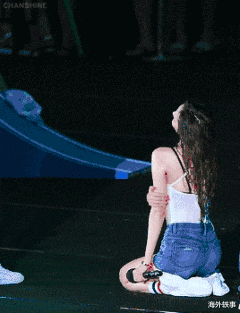 金泫雅|韩国两大性感女王回应穿着暴露争议：穿什么是我们的自由！