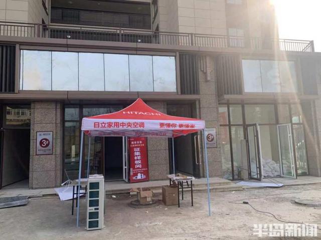 |新房楼道门，咋建在小区外？市规划局：开发商未按规划施工