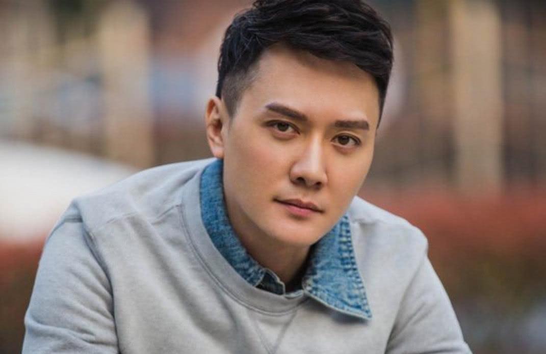 女孩|冯绍峰离婚仅两周被曝相亲，看完他父母的要求，懂了他离婚的真相