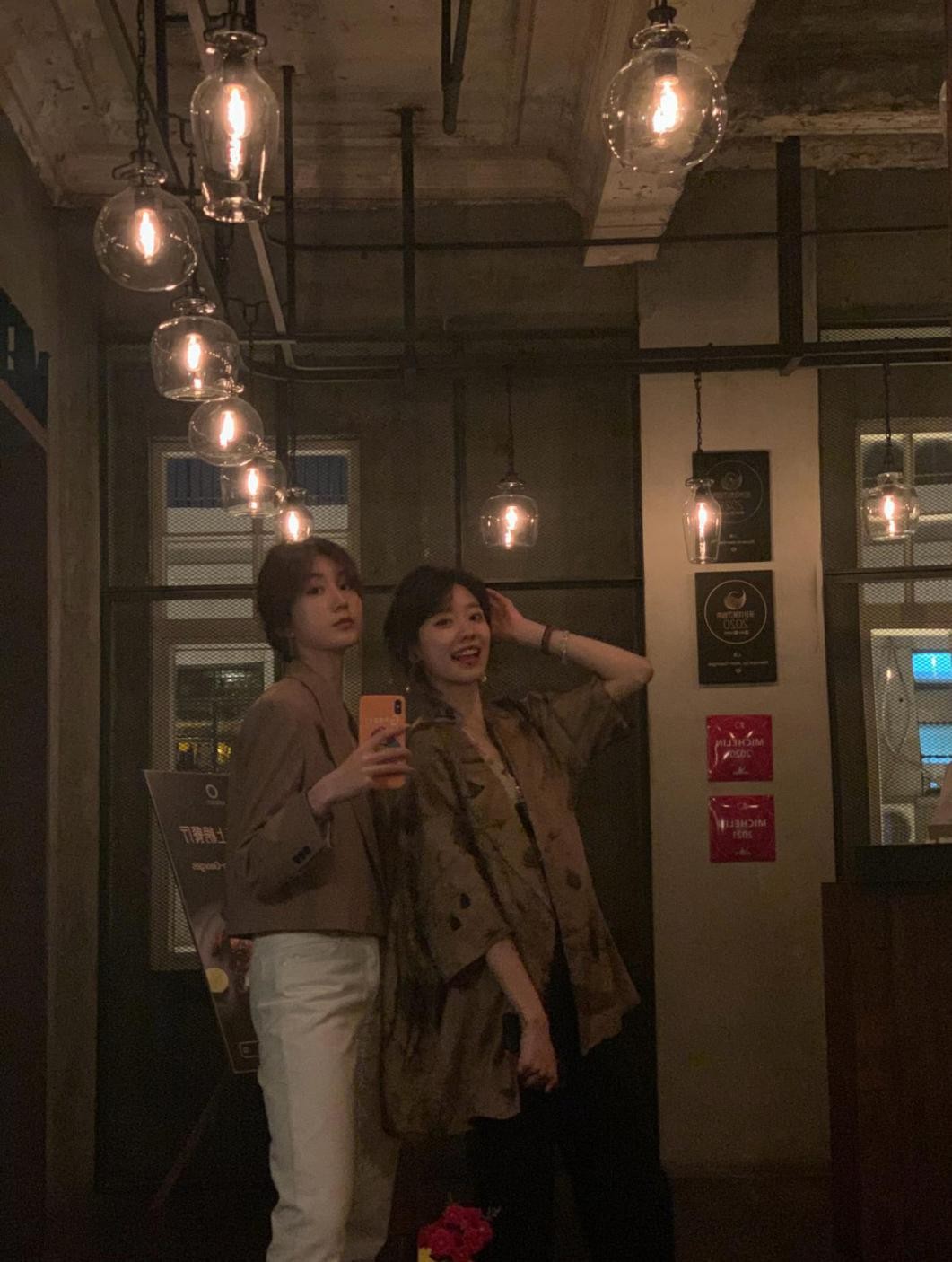 潮流搭配师甜甜|《乔家的儿女》“小孟”私服穿搭有灵气，和好友同框太可爱，真靓