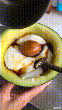 空腹|“这是什么虫子啊，大半夜老是往我身上飞？”评论区真是人才，哈哈哈哈哈哈