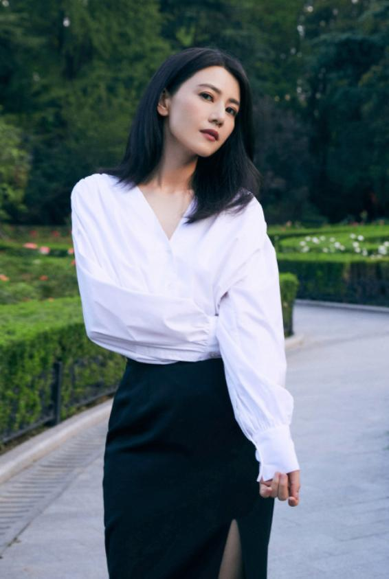 |高圆圆路透生图曝光，留短发状态和精修图差距大，不过身材是真好