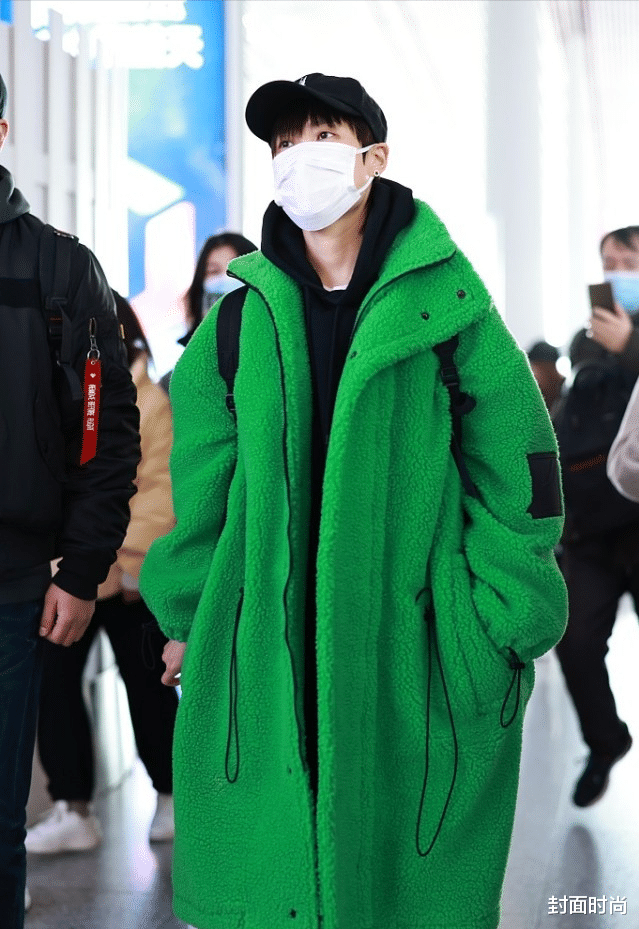 李宇春|37岁的李宇春,有歌坛大姐大的气势,穿羊羔毛配卫衣气场都这么足