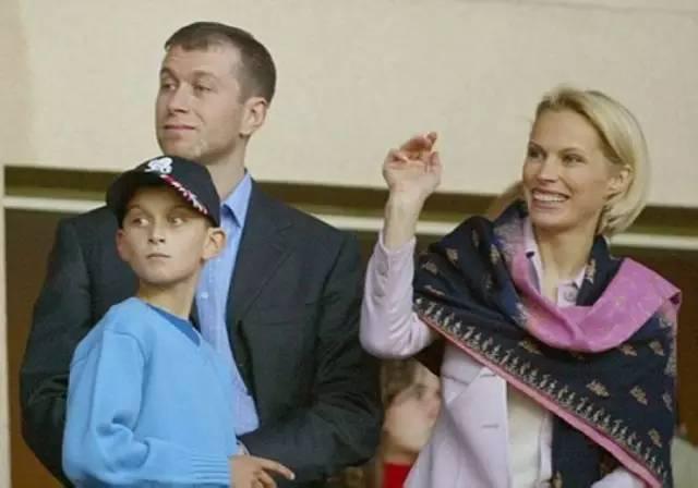 切尔西|37岁买下切尔西，到如今55岁捧起大耳杯！阿布拉莫维奇，真的老了