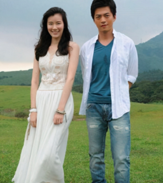 李健|李健与娇妻同游清华，女方腿粗身形圆润，夫妻俩穿衣不在同季节