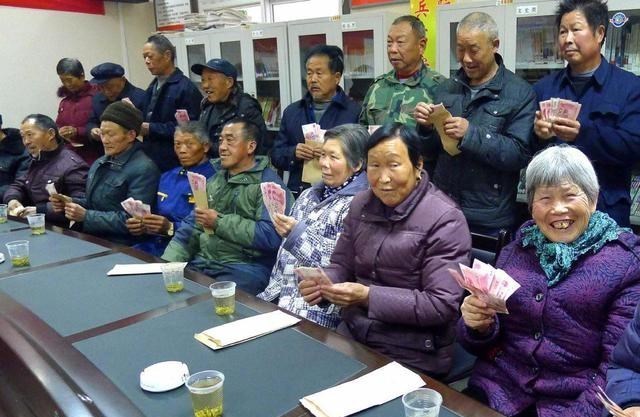 梵恩诗伊宁哥|社保又迎“调整”？返聘人群可不交，档案留在学校的可等毕业再交