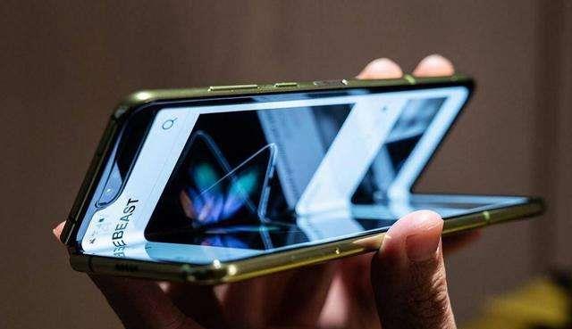 数码产品|元旦将至！买什么手机最划算？答案你很可能没想到！