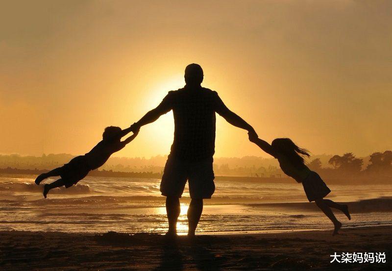 大柒妈妈说|重庆两幼童坠楼，竟是亲生父亲推下，可见大多数家庭育儿现状