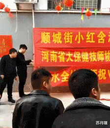 苏月瑾 “弟弟刚做完手术，走路也歪歪扭扭...”哈哈哈哈哈