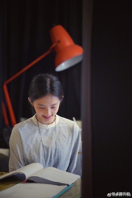 黄忆慈|黄多多能否撑起高票价？搭档何炅出首作，980的票能劝退不少人