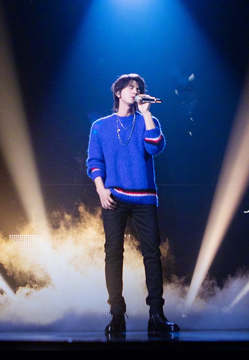 男士穿衣搭配杂志 45岁的言承旭丝毫不显老,棒球夹克+运动裤变身潮男,这状态真好