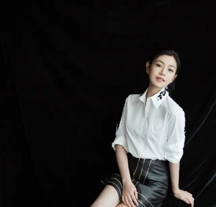 陈妍希|陈妍希和陈晓一起出席活动，这样穿出去一定会很惹眼