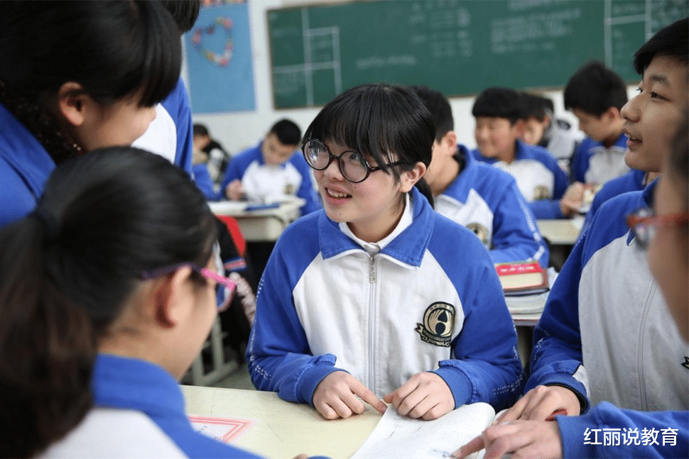 发型 初中生“发型标准”出炉，男生发型还能接受，女生却被新发型丑哭