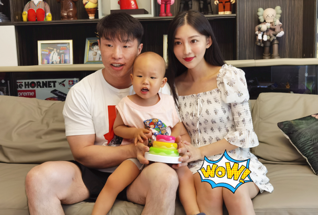 全球时尚号|德云社烧饼秀全家福，娇妻貌美如花，两个孩子和爸爸如出一辙