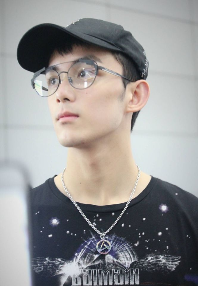 吴磊|杨洋: 我卸妆了，肖战: 我卸妆了，吴磊: 我卸妆了，张哲瀚: 你们聊