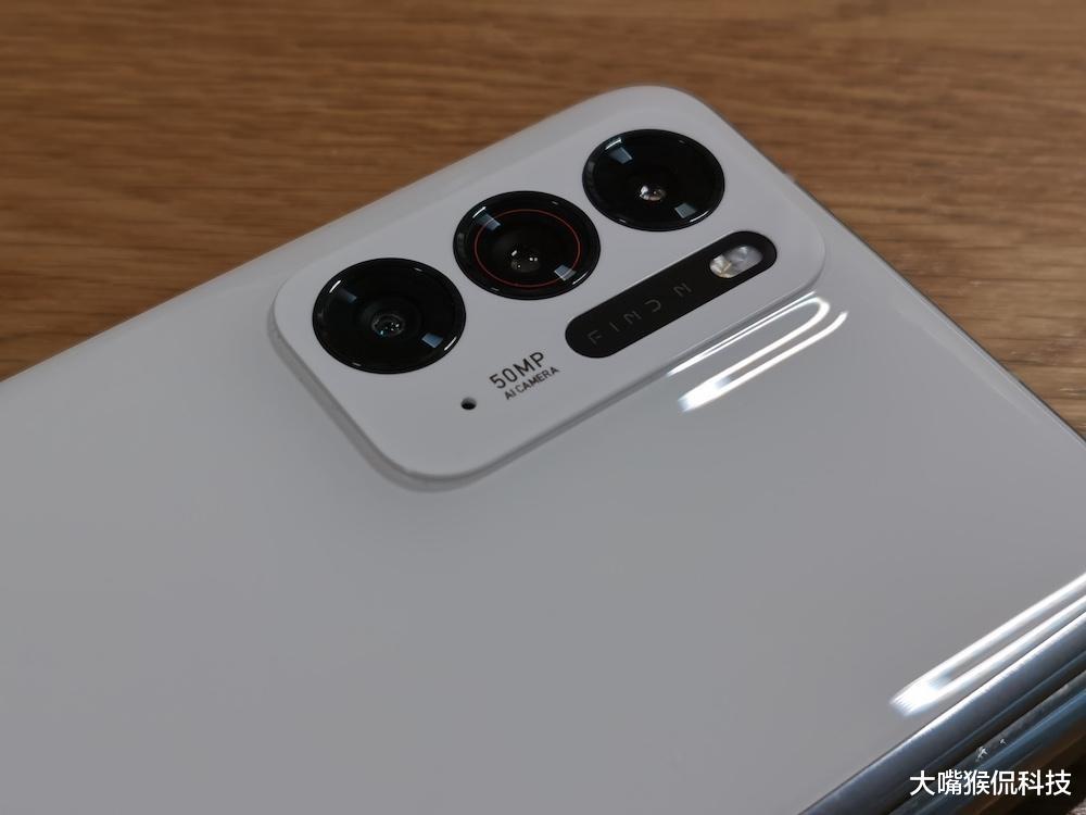 AMD|荣耀折叠屏定档!首款骁龙8gen1处理器折叠屏,会比OPPO的香吗?