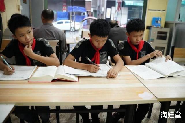 淘娃堂|“再苦也别让孩子住校”,白岩松谈寄宿带给孩子的伤害,很现实