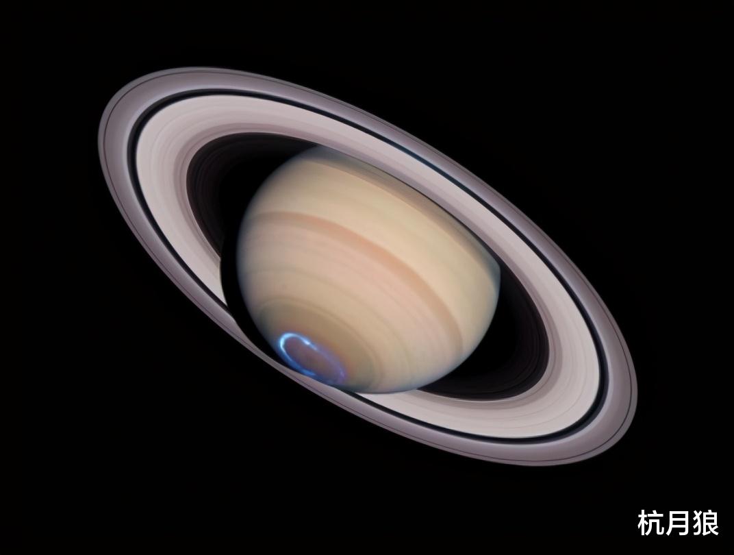 土星 最新研究发现:土星中心有一个奇怪的呈现出汤状的巨大内核
