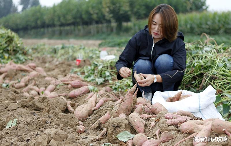 尿酸|高尿酸人群请记住：多吃2黄，少吃2白，痛风或能悄悄远离你