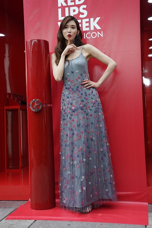 邓超|林志玲生图还挺“能打”，穿纱裙好有韵味，配渔网装饰，时尚亮眼