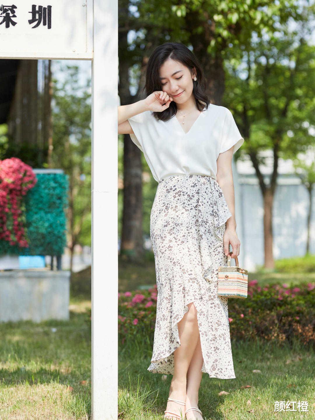 颜红橙|秋天如何穿好“碎花裙”?这几个思路值得借鉴,温柔优雅又减龄