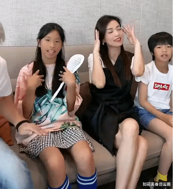 张庭|基因真神奇！张庭老公与前妻的儿女颜值逆天，对比张庭孩子简直了