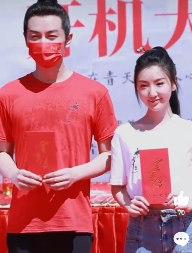 冈田健史|毛晓彤在线辟谣脸部变肿：我那天就是肿，因为太早了！奶凶的样子超可爱