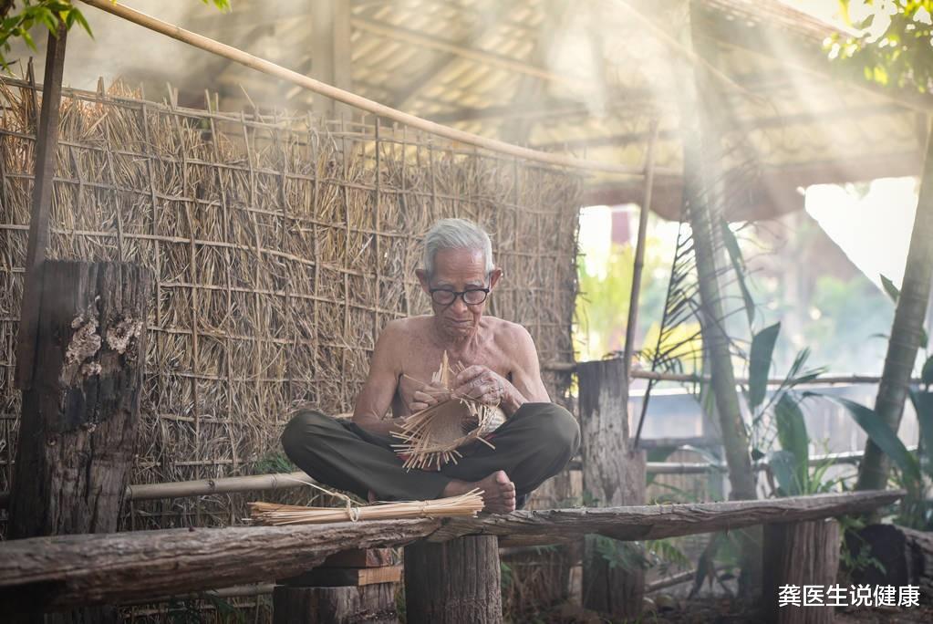 龚医生说健康|正常走路，膝盖突然“软”一下是什么情况？不要单纯地以为只是缺钙