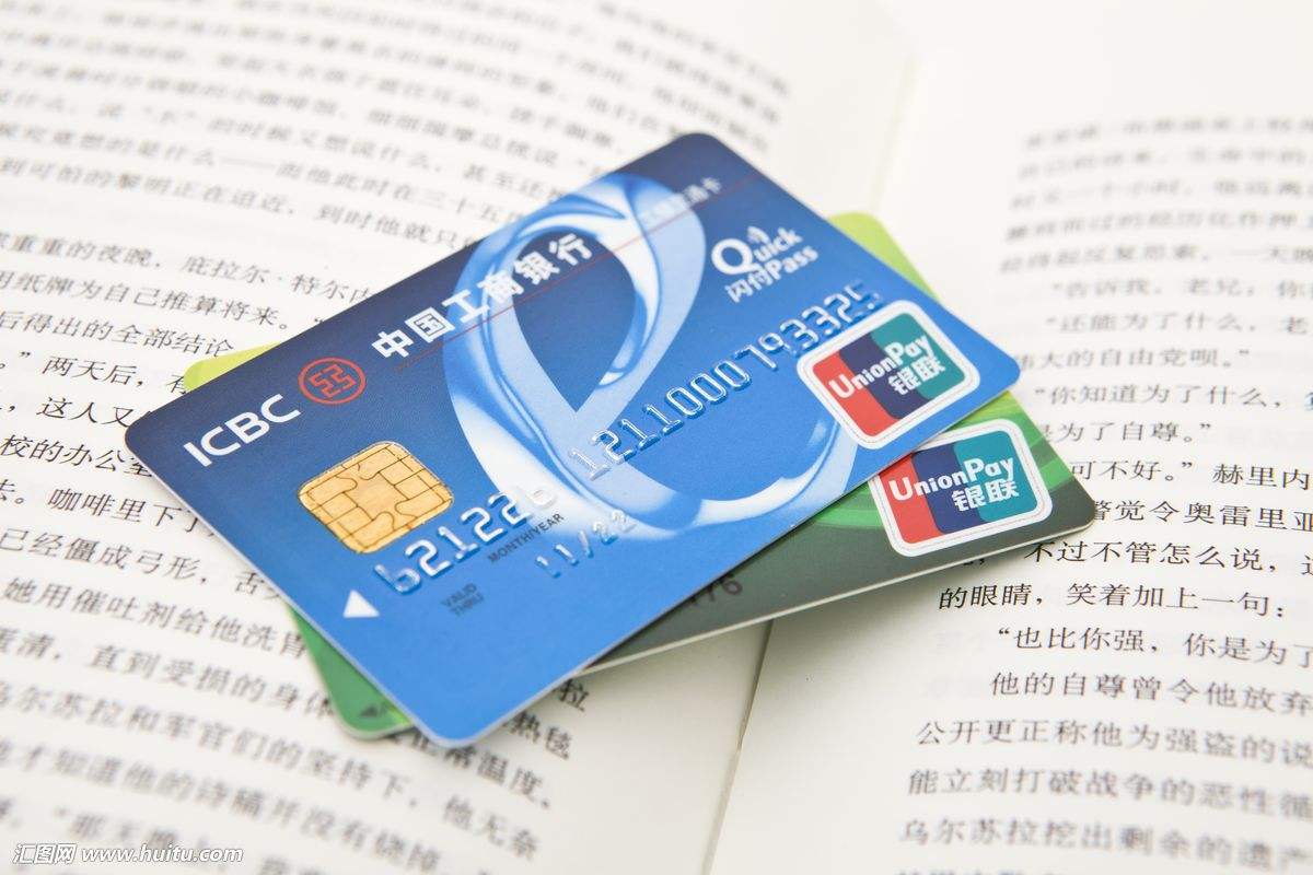 银行 信用卡逾期后，是不是每个月还100块钱，就不被起诉了？