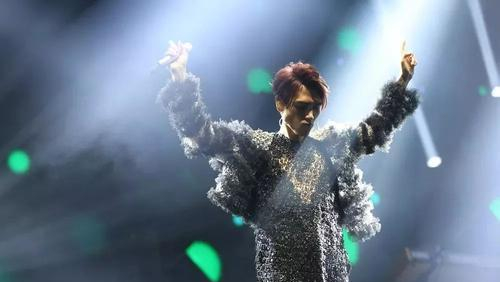 杨宗纬|他开演唱会迟到2个小时,忘词、改词、耍大牌,跟歌一样《凉凉》了