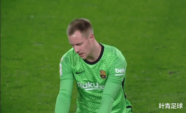 勒布朗·詹姆斯|0-2，巴萨濒临出局！梅西演砸了：5米单刀不进，肘击逃处罚